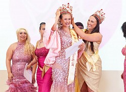 Amy Harrison your Mrs universe beauty uk 2025-2026 being crowned by Kitilena Roxburgh the miss petite universe beauty uk 2025-2026